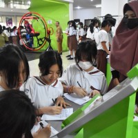 Kegiatan Outdoor Study Kelas VII Ke Riau Science Center